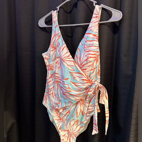 VINCE CAMUTO Women's Aqua Tropical Print Wrap Side Tie One Piece Swimsuit - Picture 2 of 8